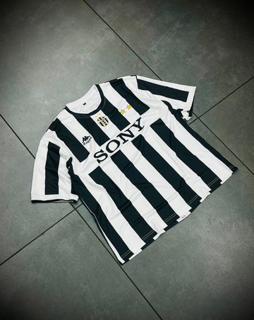 Vintage 1995-1997 Juventus Football Shirt